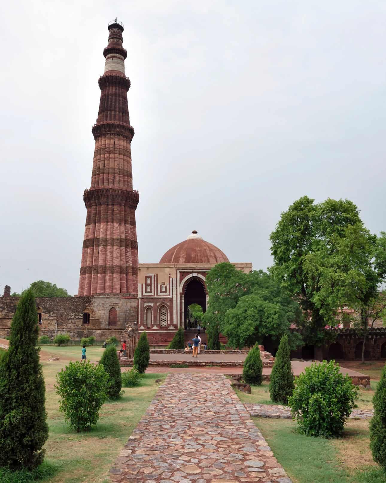 tourist places near mehrauli delhi