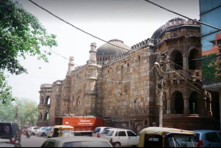 Moth Ki Masjid History, Architecture, Location & more.