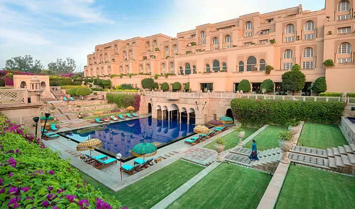 This image shows the full view of the hotel, its swimming pool and gardens.